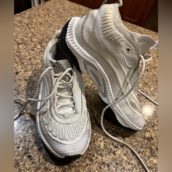 Men’s Size 8 Nike Cosmic Unity 003 Shoes - Picture 6 of 9